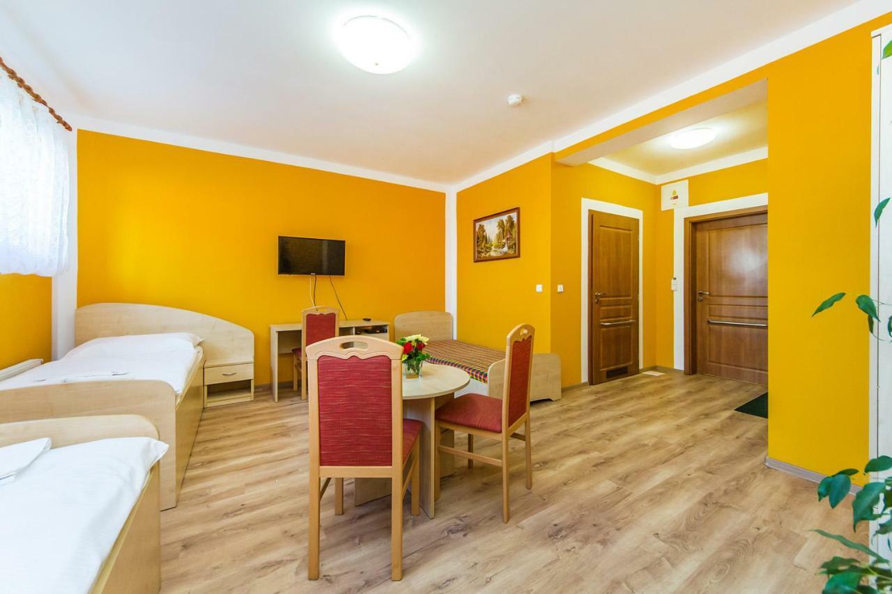 Hotel & Motorest V Udoli Zlateho Potoka Blsany ภายนอก รูปภาพ